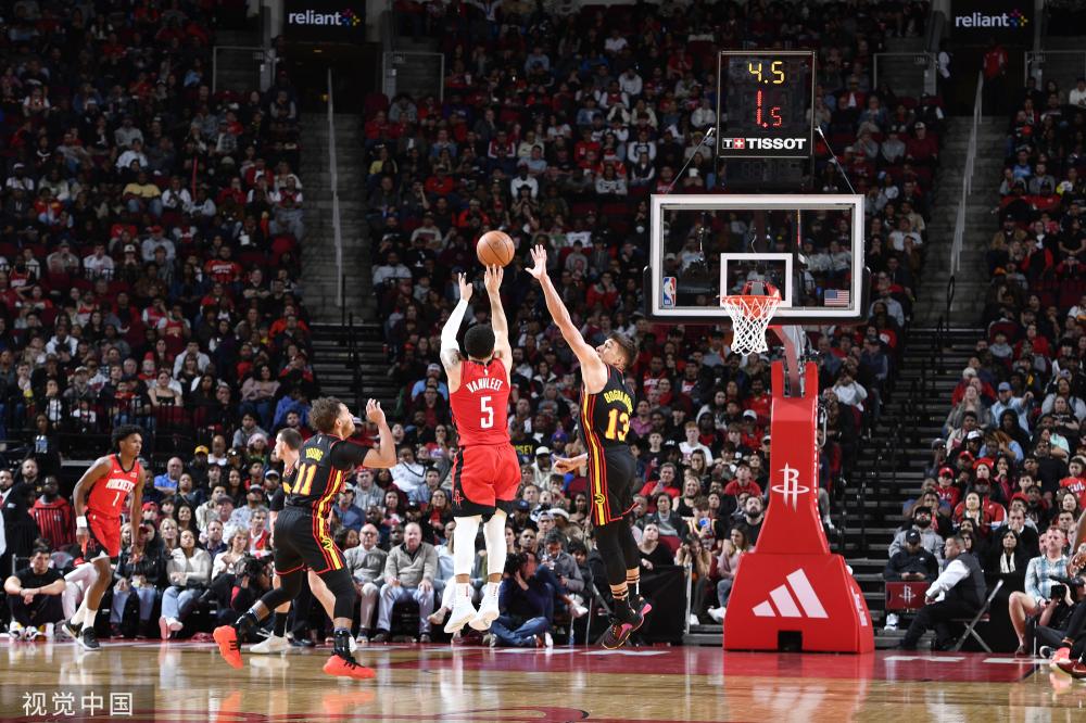 湖人崛起成NBA焦点，17天内参加11场激烈对决，对手抢先复出.